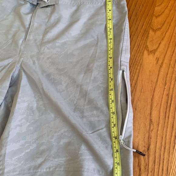 Under Armour boardshorts. Size 34. - Picture 7 of 8